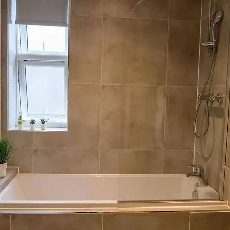 Garden Of Eden 1 Bedroom Flat In Fishponds * Bristol