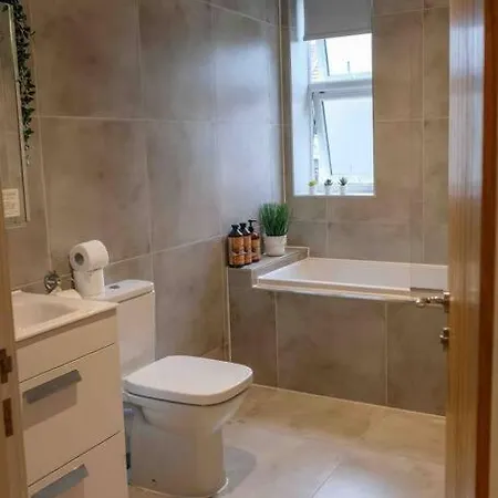 Garden Of Eden 1 Bedroom Flat In Fishponds *