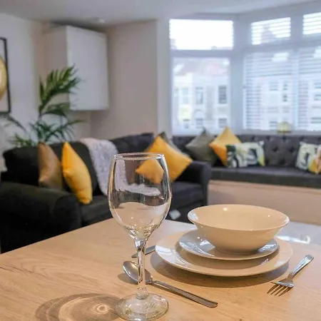 Garden Of Eden 1 Bedroom Flat In Fishponds Bristol