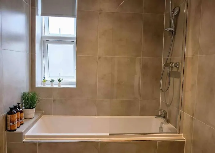 Garden Of Eden 1 Bedroom Flat In Fishponds * Bristol