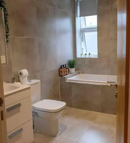 Garden Of Eden 1 Bedroom Flat In Fishponds *