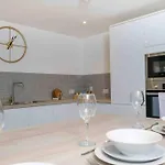 Lägenhet Garden Of Eden 1 Bedroom Flat In Fishponds *